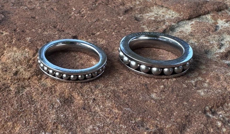 Anillo inquieto para ansiedad y TDAH | Anillo de movimiento ultra delgado Foto 2 de 4