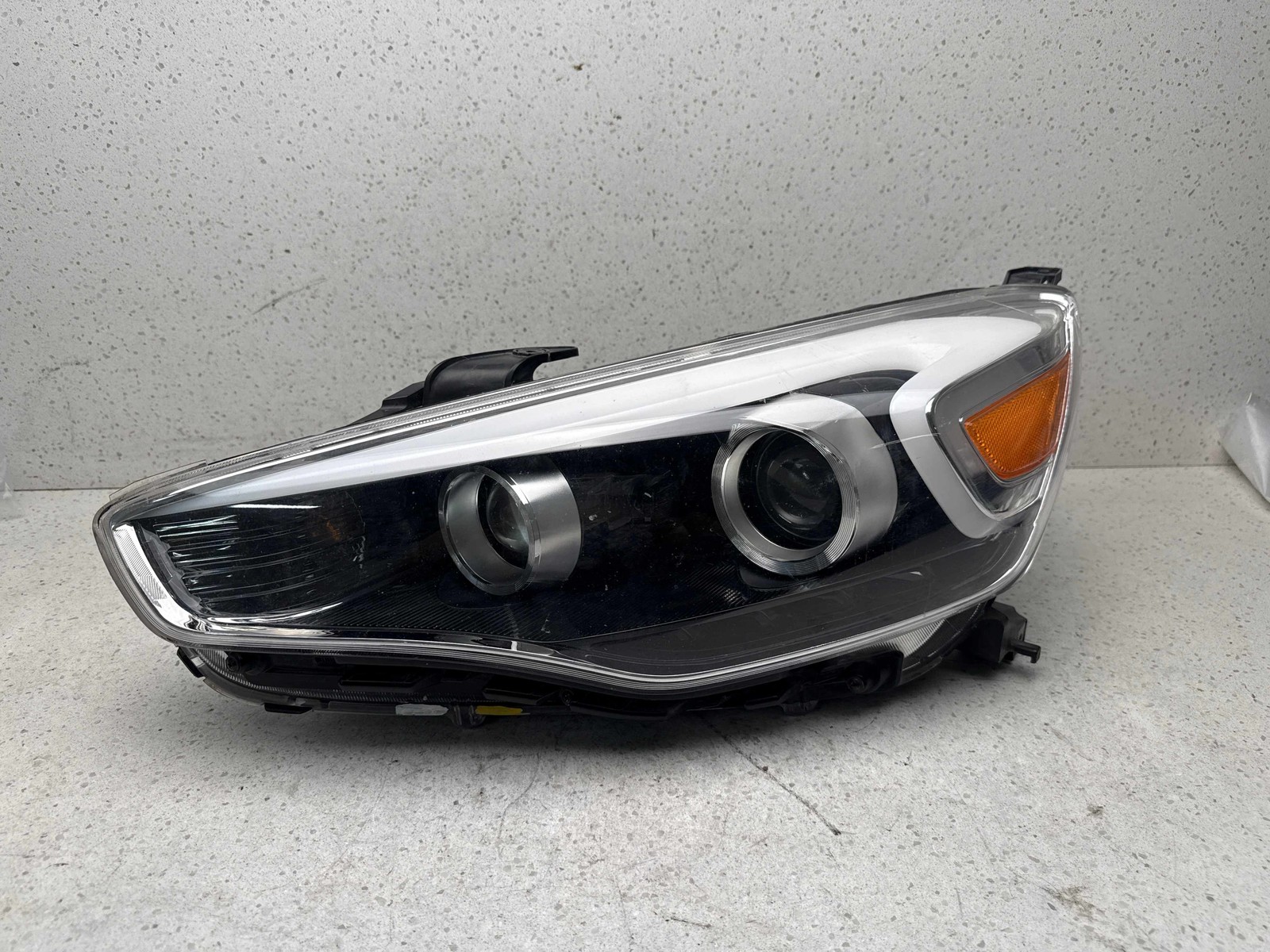 14 15 16 KIA CADENZA Headlamp Assembly Left Driver Side