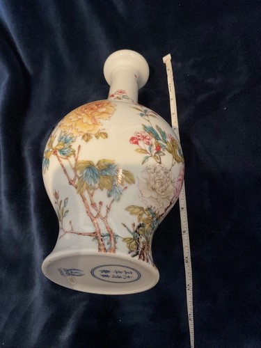 Lenox China Peony Vase of the Ch'ing (Qing) Emperor, Smithsonian Collection 1989 - Picture 4 of 5