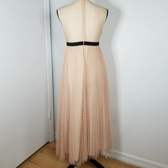 Abito rosso Valentino impreziosito a pieghe D'Esprit blush