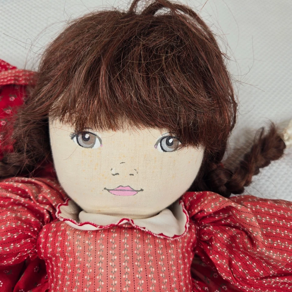 Muñeca de tela Pauline Bjonnes Jacobsen vintage años 80 cara pintada trenzas morenas Foto 4 de 4