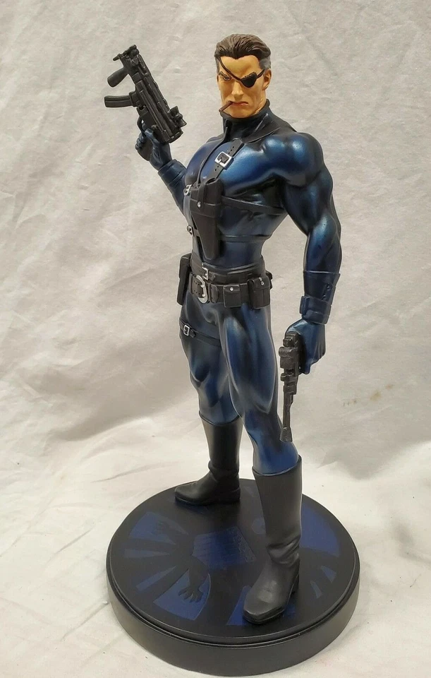 鲍文·漫威复仇者盾牌美国队长“尼克·弗瑞”偷偷版雕像 — 第 3/4 张图片