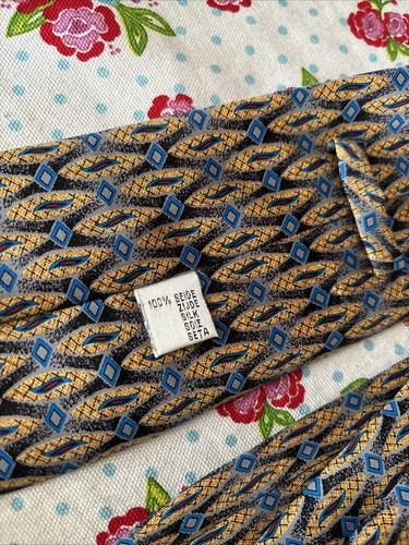 VAN HEUSEN Men's Yellow Blue Pure Silk Neck Tie - Picture 4 of 9