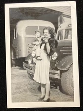 1950'S B&W PHOTO, MOTHER WITH SON IN FRONT OF BUS, 3 1/2" X 5"