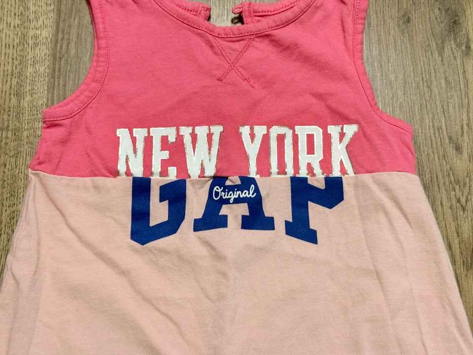 Baby Gap One Piece, Infantil Talla 3-6M, Rosa, Estampado Nueva York Foto 3 de 4