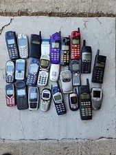 Lotto 24 Cellulari Vintage Flip & Phones Nokia Erisson Samsung Lg Siemens così come sono