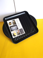 Le Creuset Essentials Cast Iron 24cm Skinny Square Grill, Satin Black