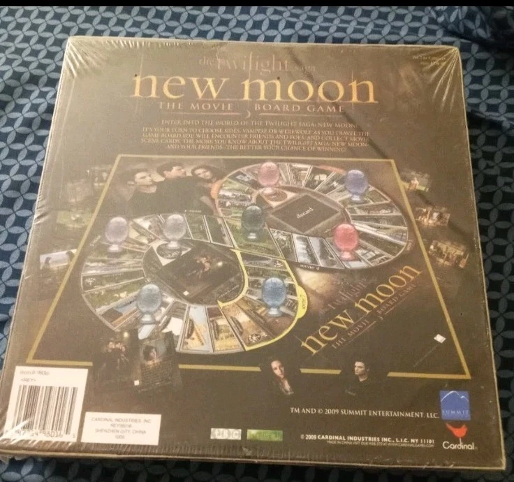THE TWILIGHT SAGA NEW MOON MOVIE BOARD GAME BRANDNEW - Image 2 of 3