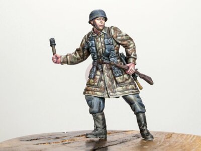 Rado 1/35 Endkampf Jager Infantry w/Kar98k Throwing Grenade Berlin 1945 RDM35030