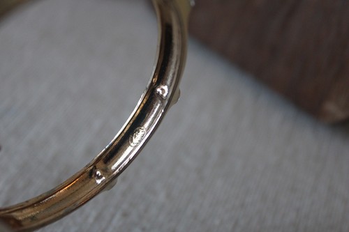 Premier Designs "Creme Brulee" Cream Enamel Silvertone Hinged Clamper Bracelet - Picture 4 of 7