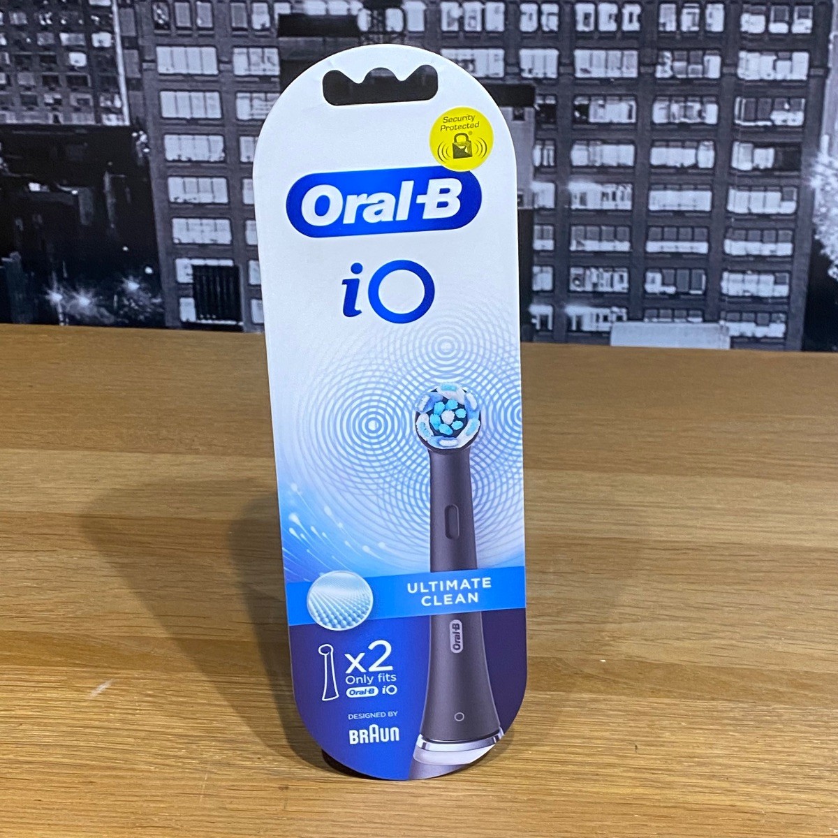 Oral-B iO Ultimate Clean Toothbrush Refill Replacement Heads Black, 2 Pack - Image 2