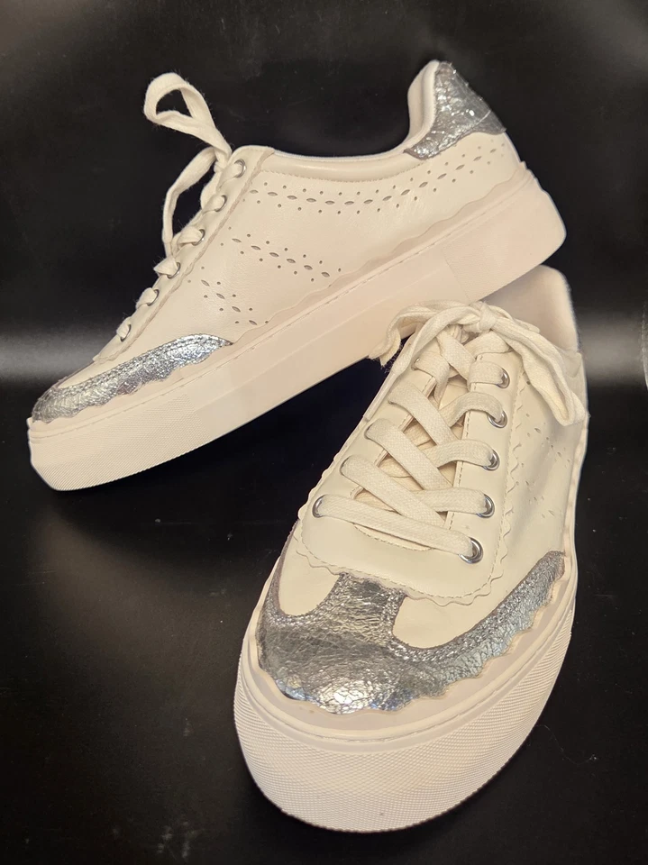 Zapatilla deportiva Vince Camuto JENLIE con cordones crema de coco + plateada para mujer talla 8,5 M 39,5 Foto 2 de 4