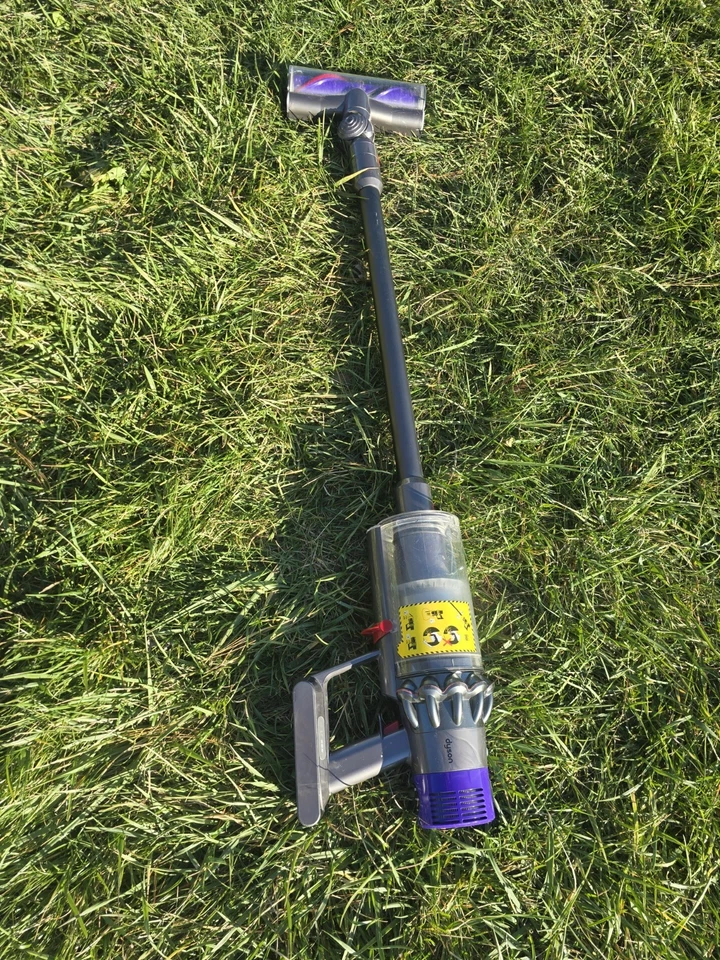 Dyson Cyclone v10 Total Clean + TESTED WORKING Good Condition - Image 3 of 4