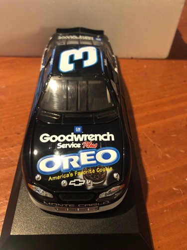 Dale Earnhardt GM Goodwrench / Oreo 2001 Chevrolet Model Car - Picture 2 of 6