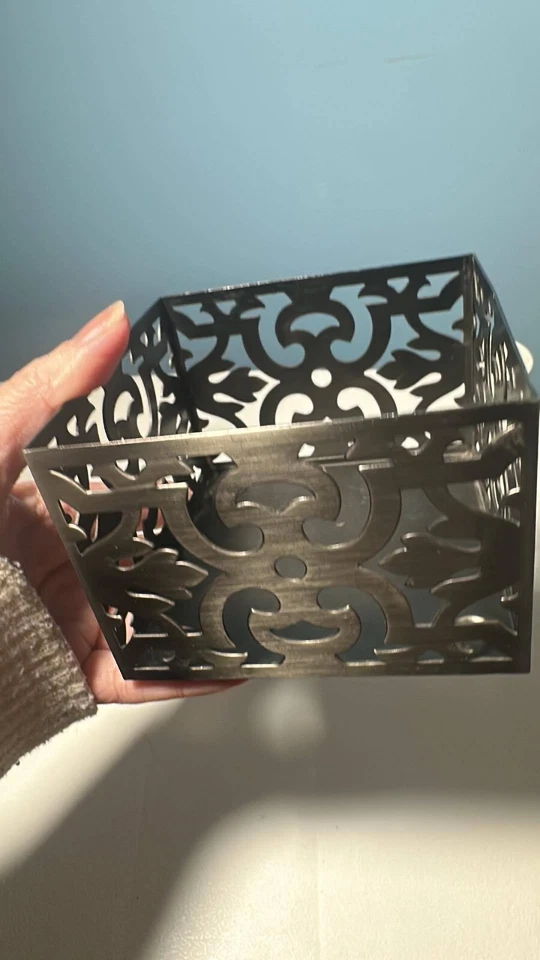 Candelabro Cuadrado Sonoma 4.5" Acabado Mate Decoración Moderna Acento Hogar Usado Foto 3 de 3