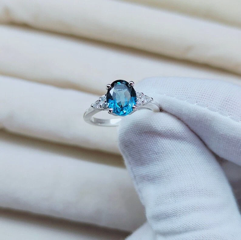 Anillo de zafiro verde azulado, anillo de zafiro verde azulado corte ovalado, anillo de plata de ley 925 Foto 2 de 4