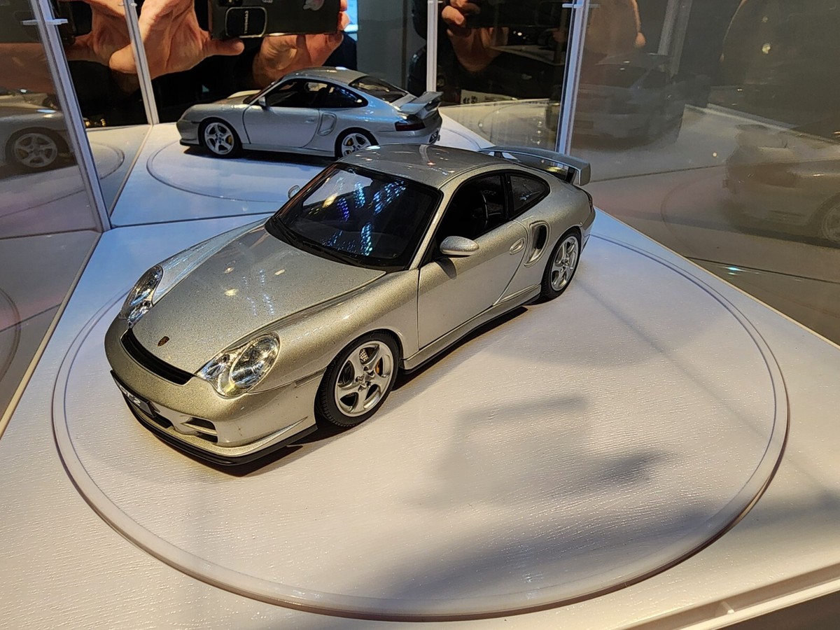 Porsche 911 GT2 Type 996 - Auto Art 1/18 Scale Diecast Original