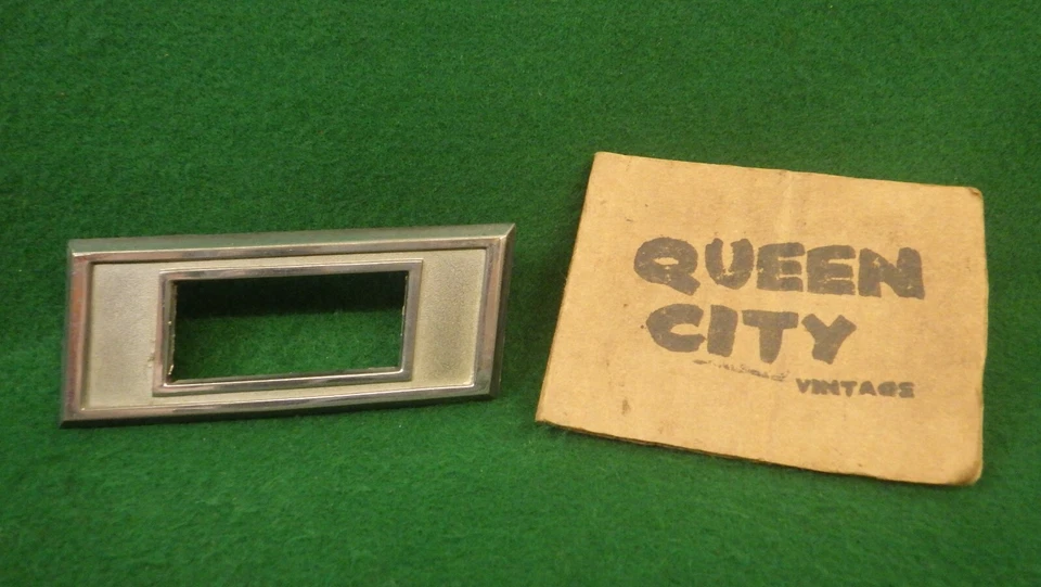 3939348 bisel 1969 Chevrolet Impala luz de señalización lateral Foto 2 de 4