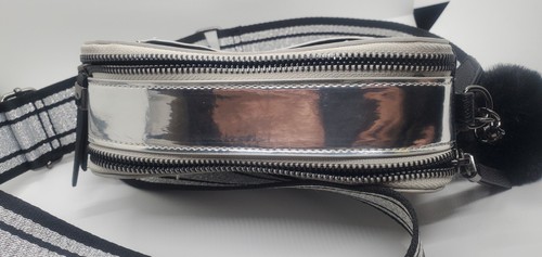 Cross Body Bag - Picture 3 of 5