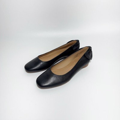 Bernardo Women's Eloise Bow Flats In Black Tumbled Calf Size 6