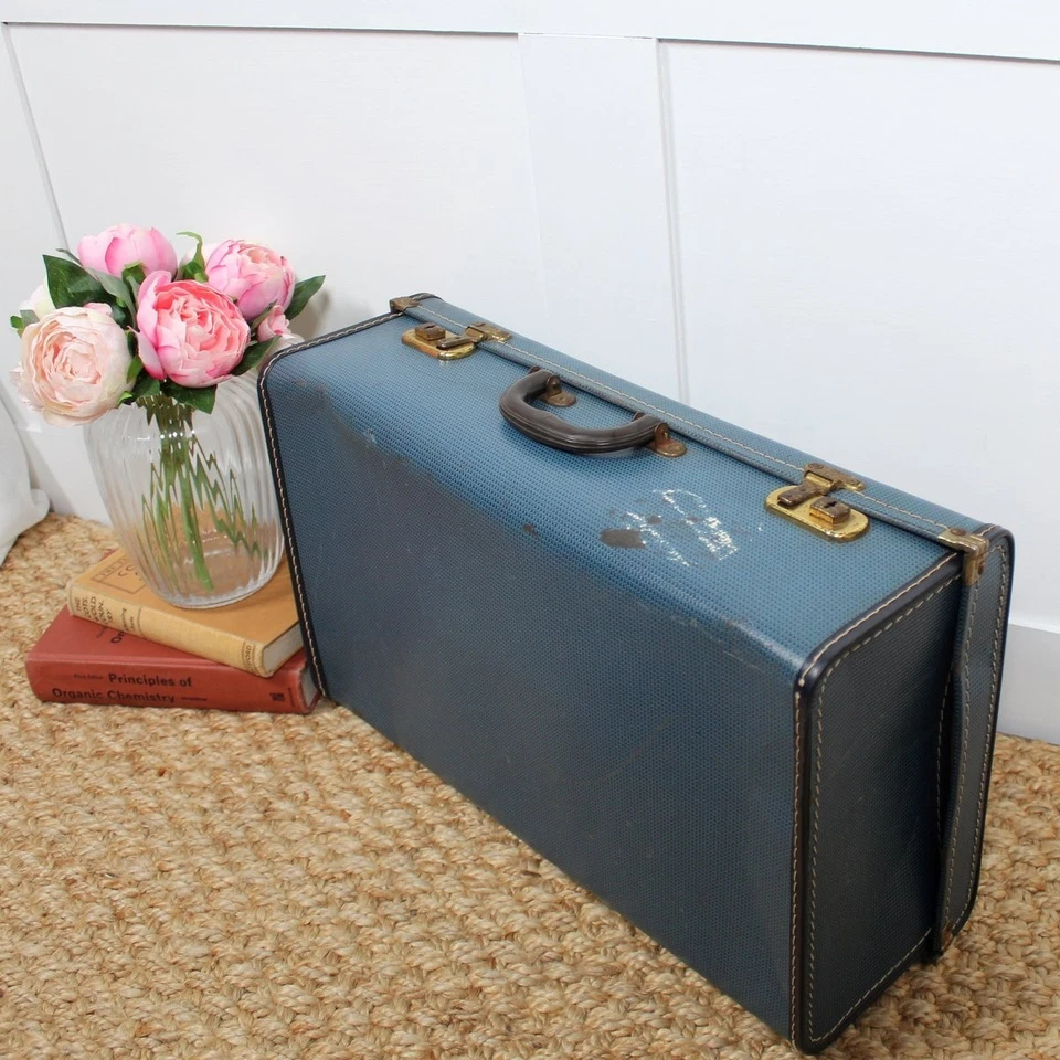 Vintage 1950's/60's Blue Suitcase. Clean & Dry Interior for Storage. - Image 2 of 4