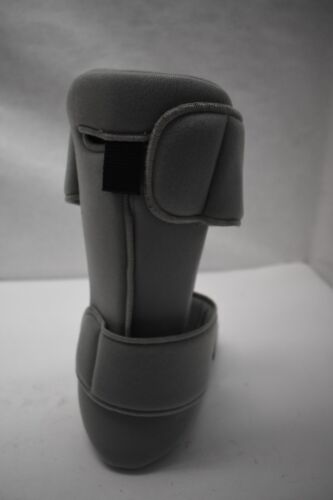 Vive Plantar Fasciitis Small Night Splint Plus Trigger Point Spike Ball Grey - Picture 9 of 9