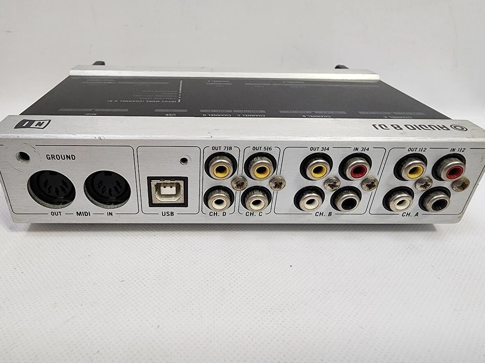 Native Instruments AUDIO 8 DJ Interface Audio - Image 4 of 4