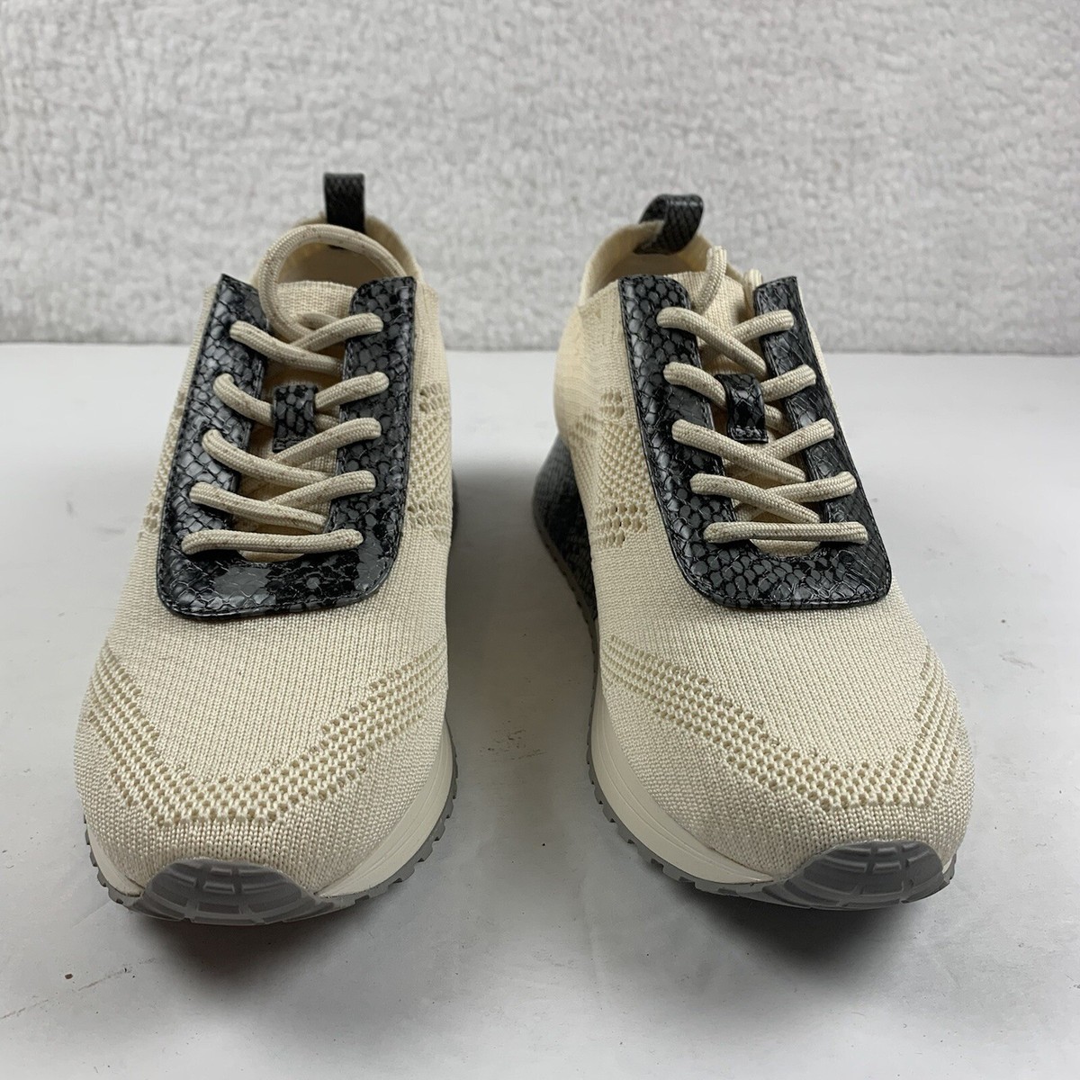 Baretraps Palta Comfort Sneakers Women's Size 5.5 M Cream Light Grey Snake 7632 View 3