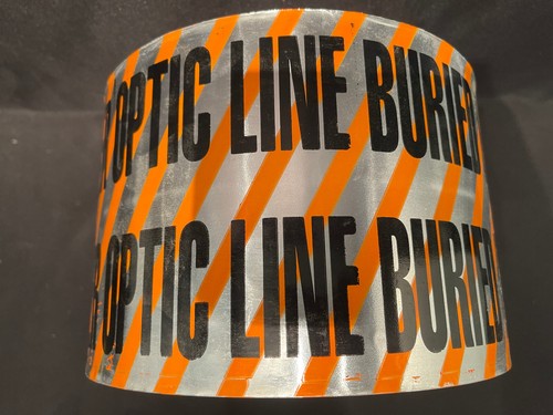 Línea de fibra óptica enterrada debajo de la barricada rollo de cinta detectable subterránea de precaución - Imagen 2 de 4