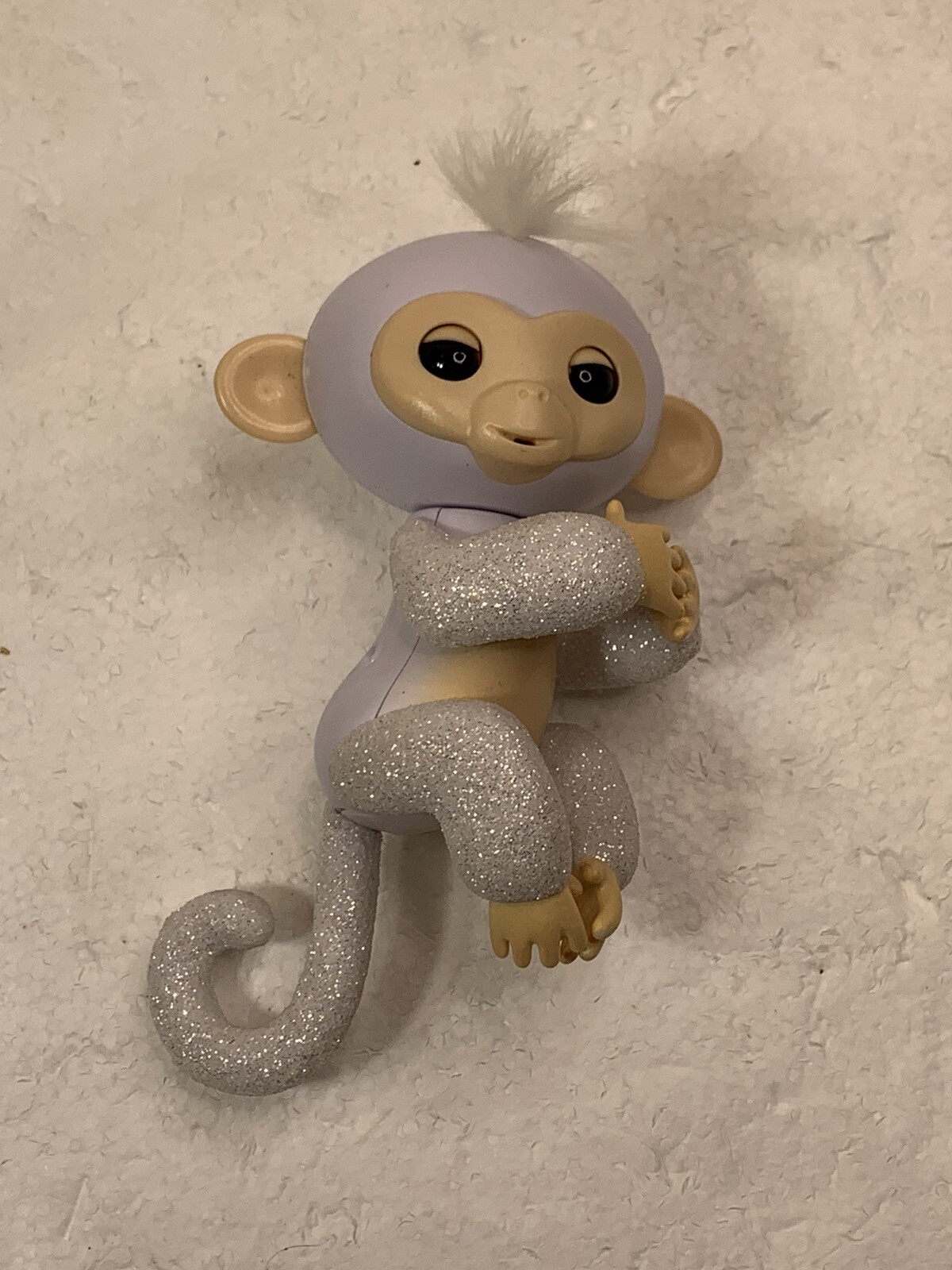 Fingerlings Glitter Monkey Sugar (White Glitter) Interactive Baby