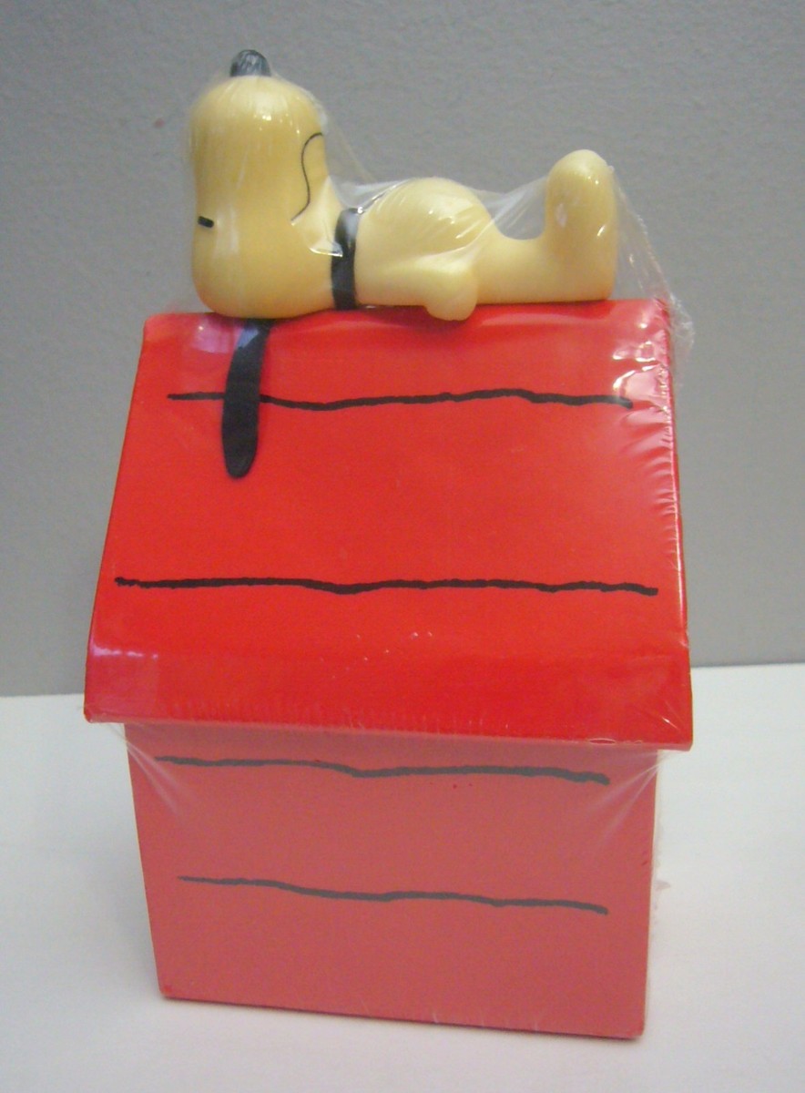 NEW 2003 Peanuts SNOOPY Red DOGHOUSE 3 children's mini BOOK SET