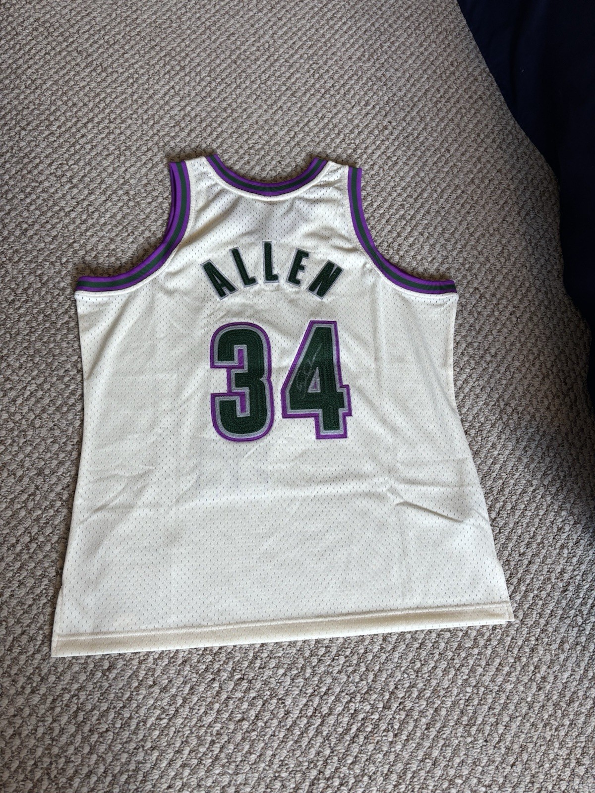 Ray Allen Autographed Signed Milwaukee Bucks Bucks Mitchell & Ness Jersey Size XL Beckett Certified 