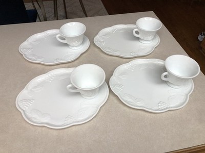 8 Vintage Milk Glass Indiana Glass 4 Snack Plates & 4 Cups Grapes