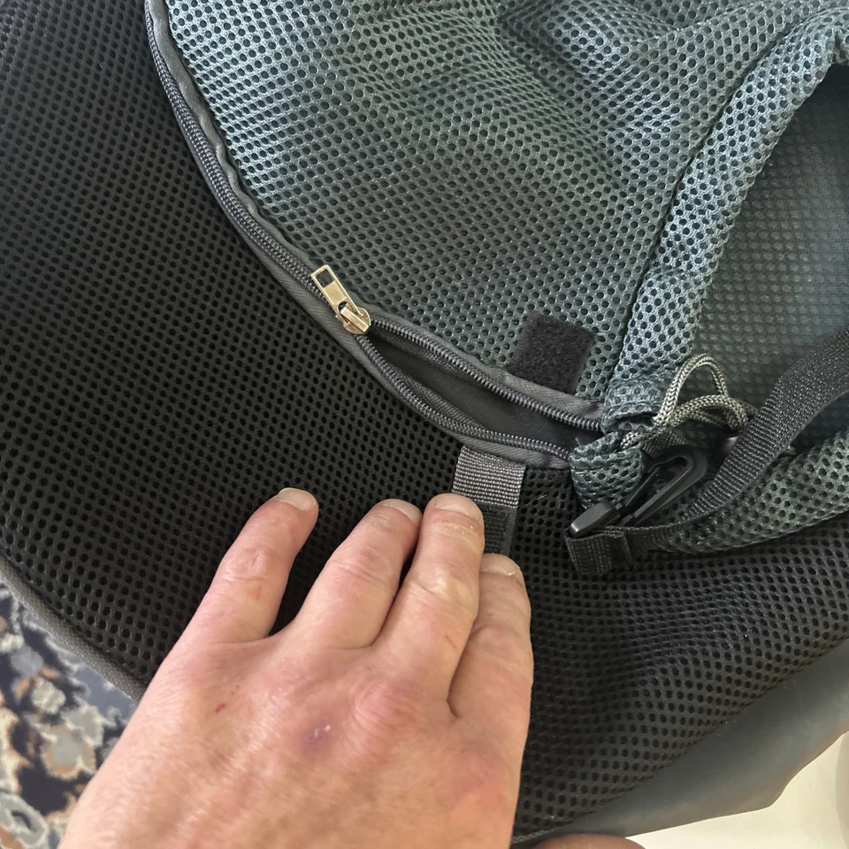 Pet,puppy sling carry bag,small dog with travel bowl - Image 3 of 4