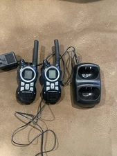 Motorola two ways Handheld Radio Walkie Talkie (Needs battery)