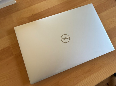 Dell XPS 15 9520 Core i5 512GB 16GB RAM QWERTY