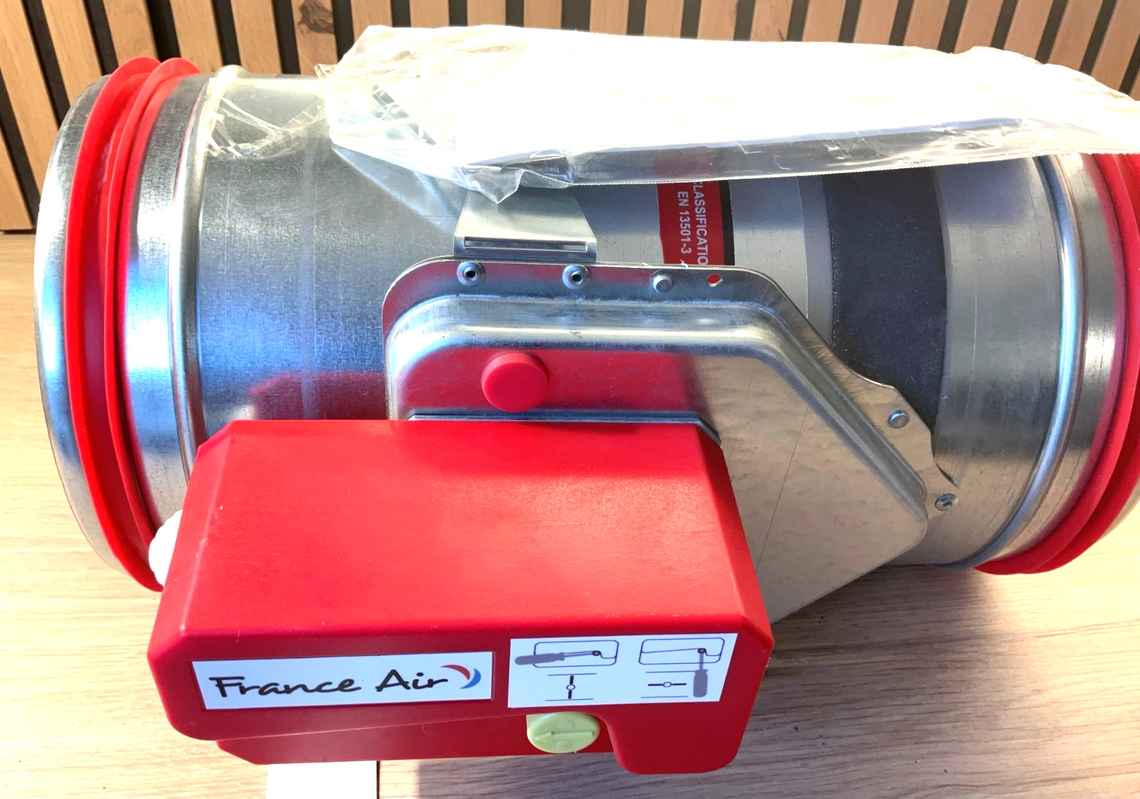 Clapet coupe-feu circulaire pour sécuriser le réseau de ventilation tertiaire Micro D200
