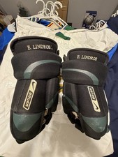 Eric Lindros Game Worn Used Hockey Gloves Dallas Stars