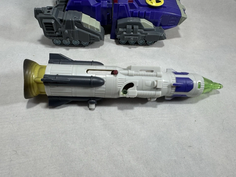 RARE Exclusive Transformers Universe Soundwave Complete - Image 3 of 4