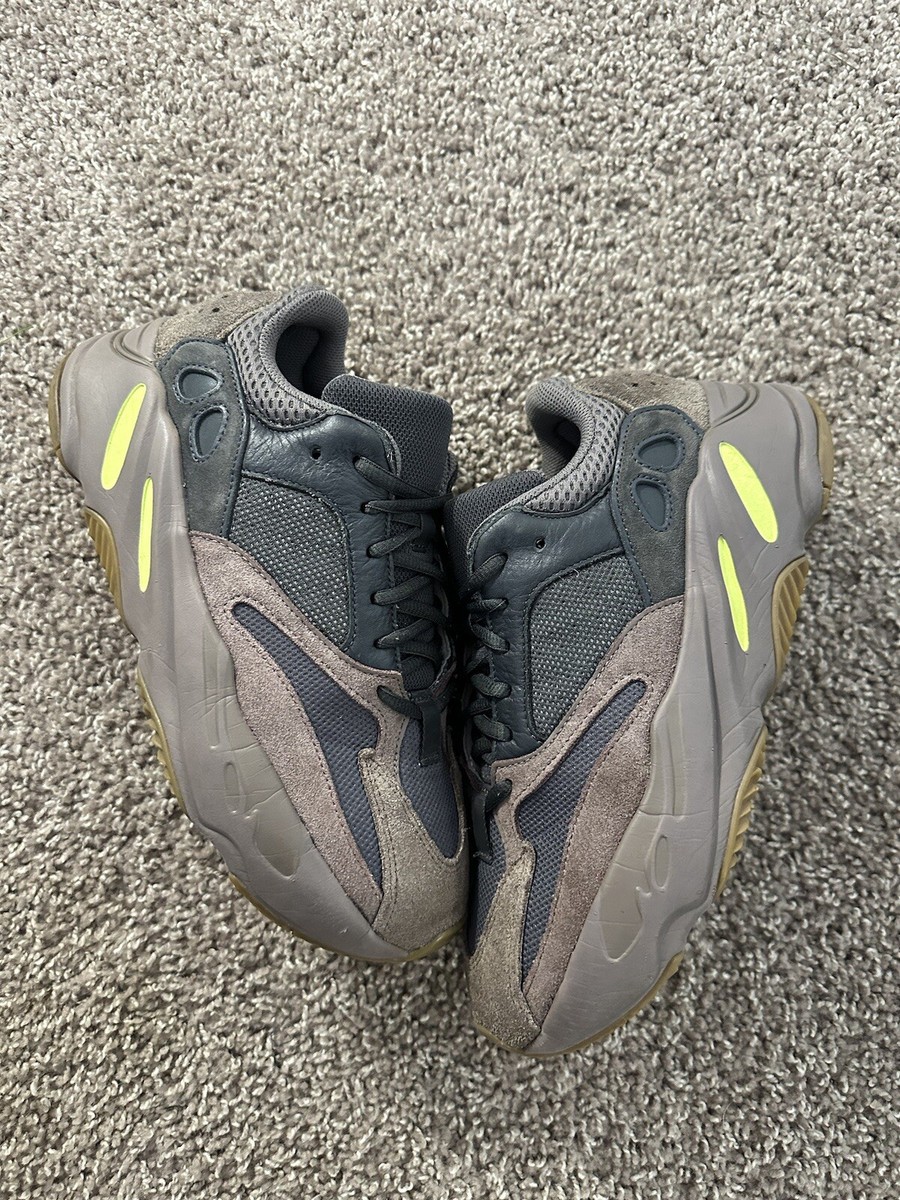 yeezy 700 mauve 10