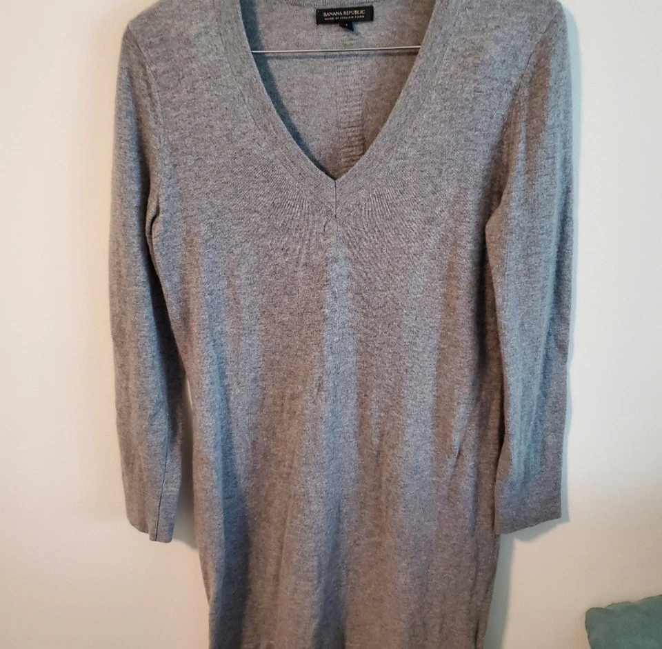 Banana Republic Tejido Italiano Hilo Manga Larga Cuello en V Suéter Vestido Talla Mediana Foto 2 de 4