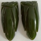 VINTAGE ART DECO CARVED GREEN BAKELITE FLOWER DRESS CLIP PAIR — photo 3