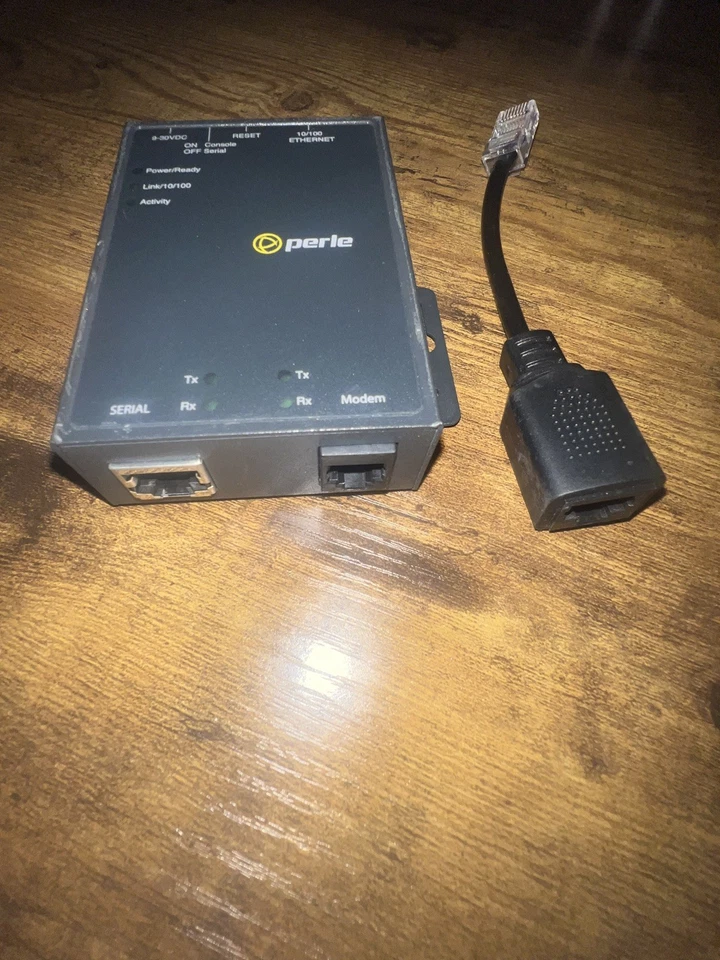 Servidor de dispositivos seguros Perle IOLAN SDS1 M / 12 V CC / USADO / LIMPIO Foto 3 de 4