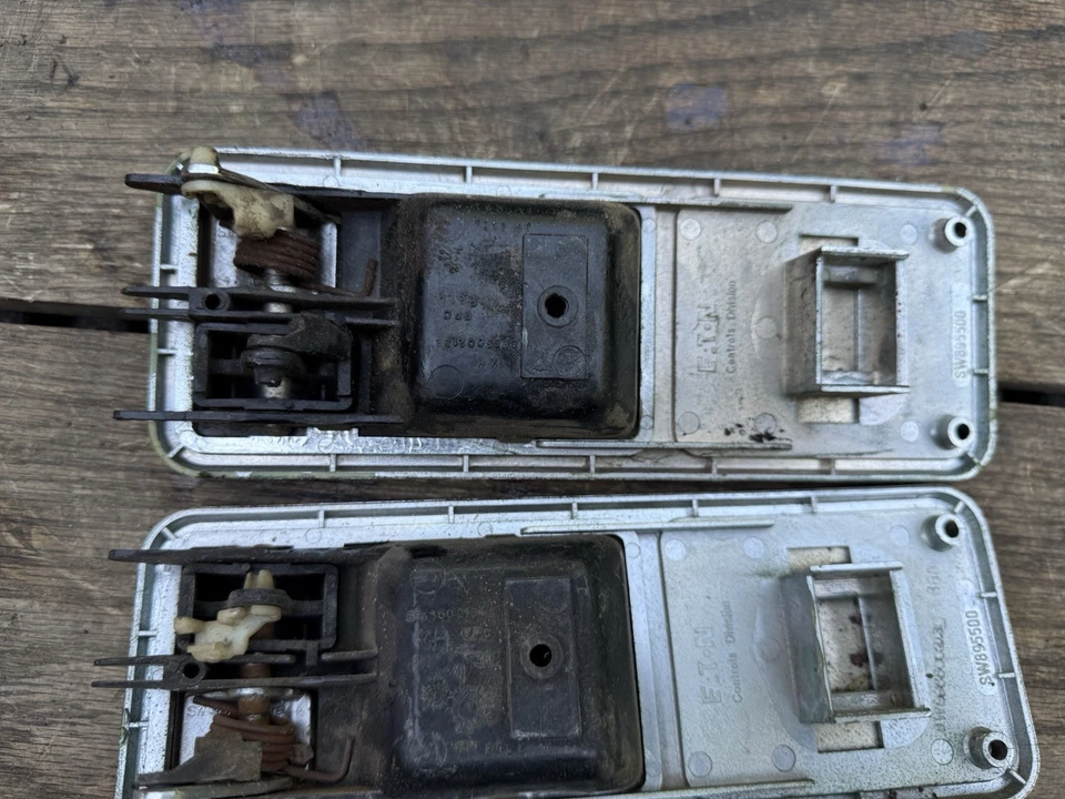 Juego de cerradura de manija de puerta interior OEM 84-96 Jeep Comanche Cherokee Foto 2 de 2