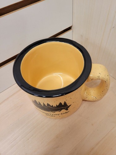 Tazza ceramica pesante Sportsman's Cove Lodge Alaska giallo nero macchie - Foto 8 di 12
