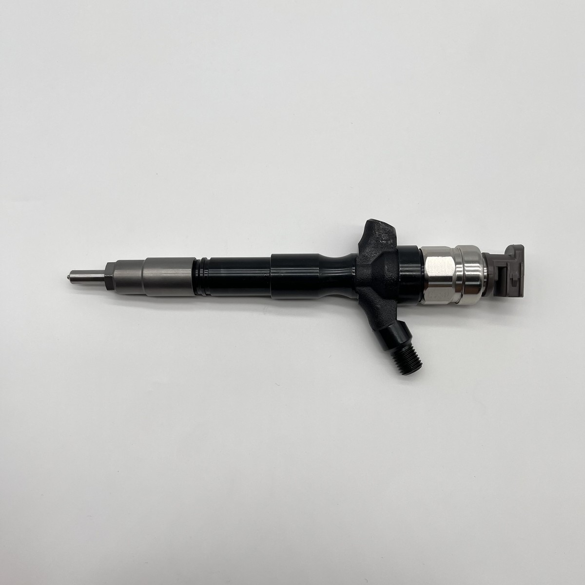 Diesel Fuel Injector assy 095000-6730 23670-51020 for DENSO