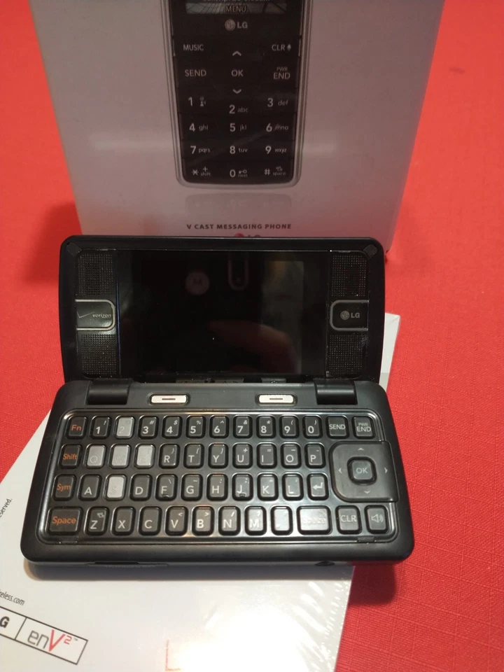 Verizon LG en V2 V Cast Messaging Phone  & Instructions ( No cord) AS IS - Image 2 of 3