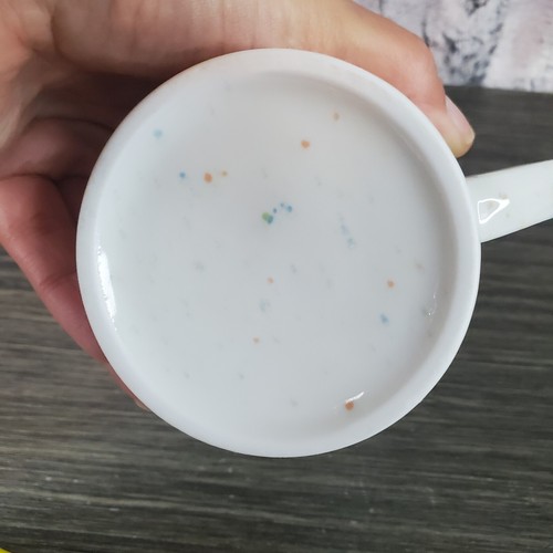 Taza de confeti moteado Kitschy Philadelphia arco iris y corazones mango de borde dorado - Imagen 5 de 8