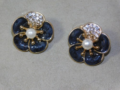Black Enamel Rhinestone FLOWER Gold Chain Necklace Pierced Earrings Set 3c 10 - Picture 3 of 8