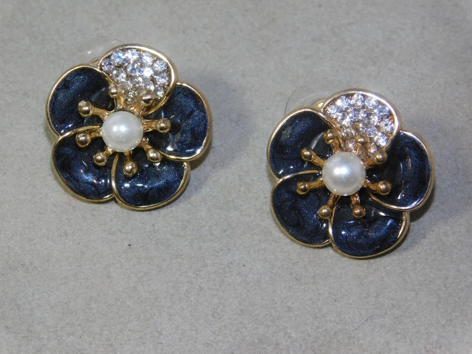 Black Enamel Rhinestone FLOWER Gold Chain Necklace Pierced Earrings Set 3c 10 - Image 3 of 4